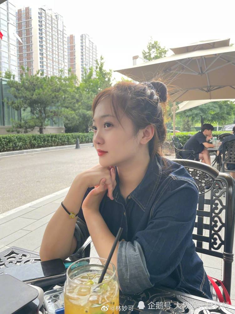 林妙可长大啦曾经的童星如今已是女神