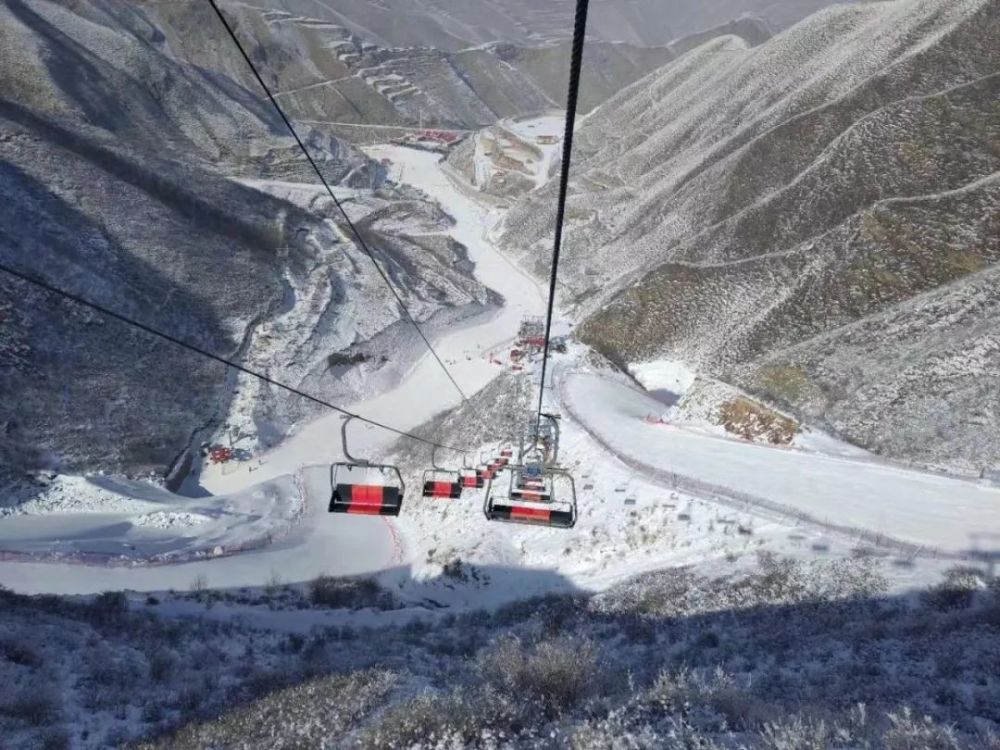 速度与激情的体验抱龙山凤凰岭滑雪场开滑!