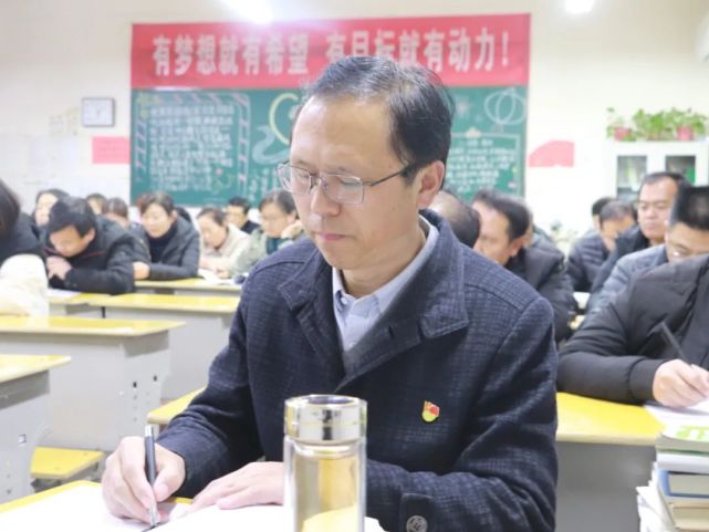 尉氏三中党委委员,南校区党总支书记,校长焦风民:抓住