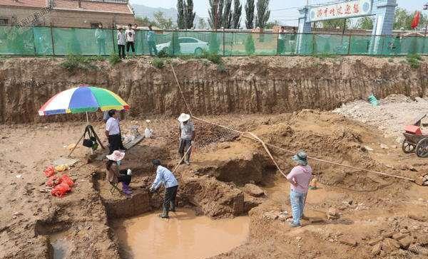 杭州富阳挖出3000平大墓出土一块668字墓碑专家激动坏了