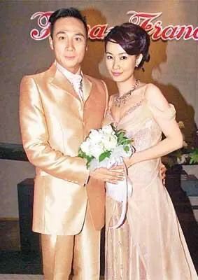 同居8年女友移情何家劲,与爱妻结两次婚,60岁的吴镇宇