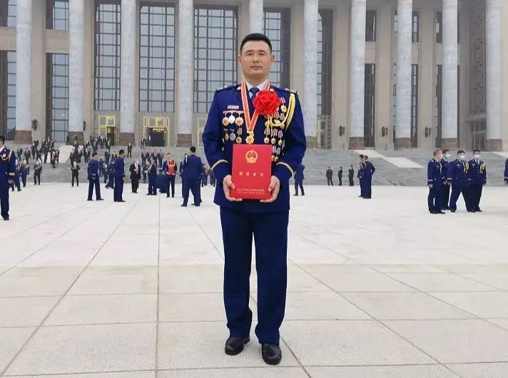 中国消防忠诚卫士赵宏坚持25年冲锋在消防救援第一线