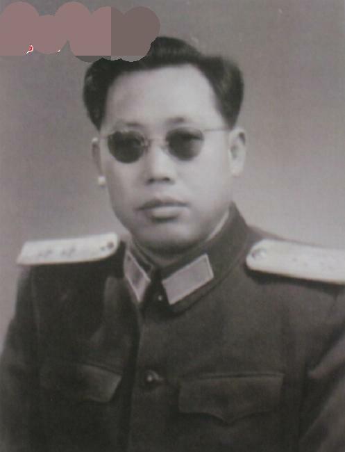 李作鹏出狱后,妻子却不愿陪同,女儿女婿摆地摊起家,后成大富商