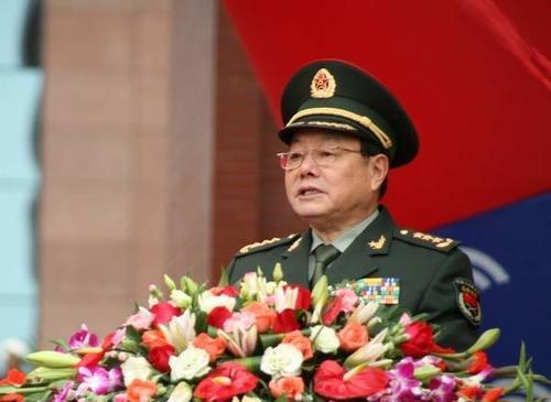 广州军区司令员刘镇武在路途中遭遇歹徒挑衅将军说不要手软