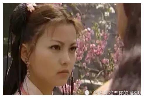 她主演了《快嘴李翠莲2》中的李翠莲,2001年,性格腼腆的胡可实在无法