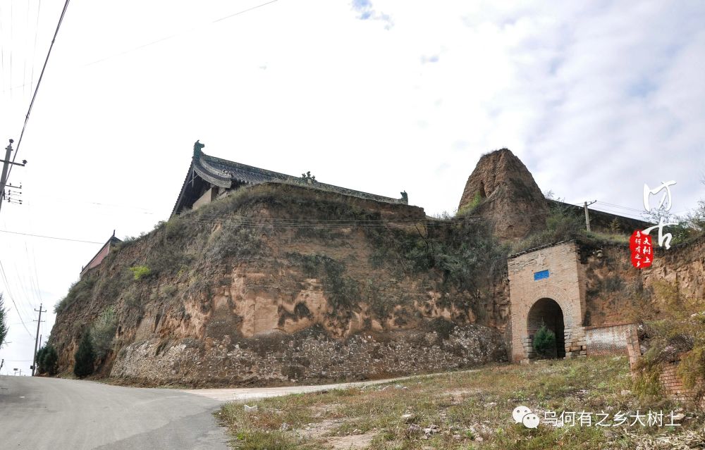 被堡墙包裹的金代木构和彩塑定襄洪福寺名气也挺大的