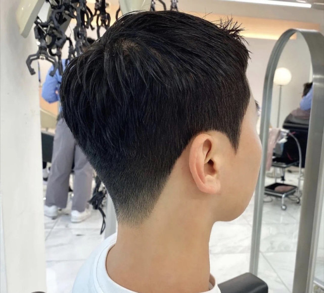 2022男士流行发型,留鬓角,韩式微分