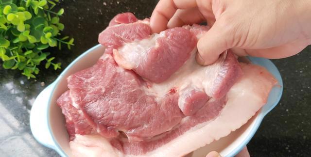 爱吃梅头肉的收藏喽,这一个做法广东人百吃不腻,咸香好吃又下饭