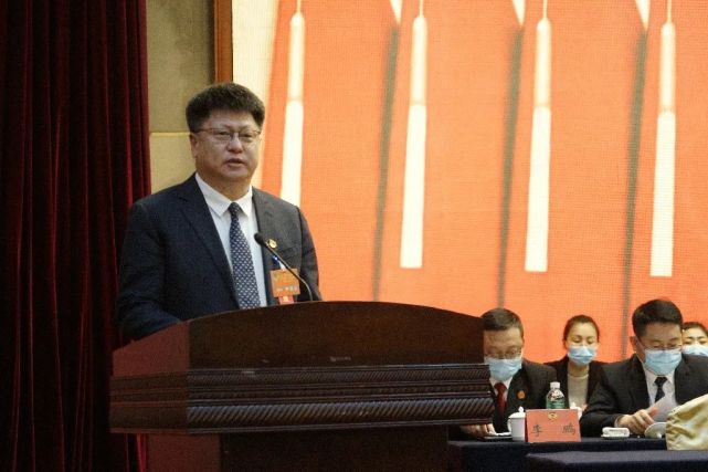 委员会常务委员会主席,解永鑫,李霄鹰,张宏君3名同志当选为政协灯塔市