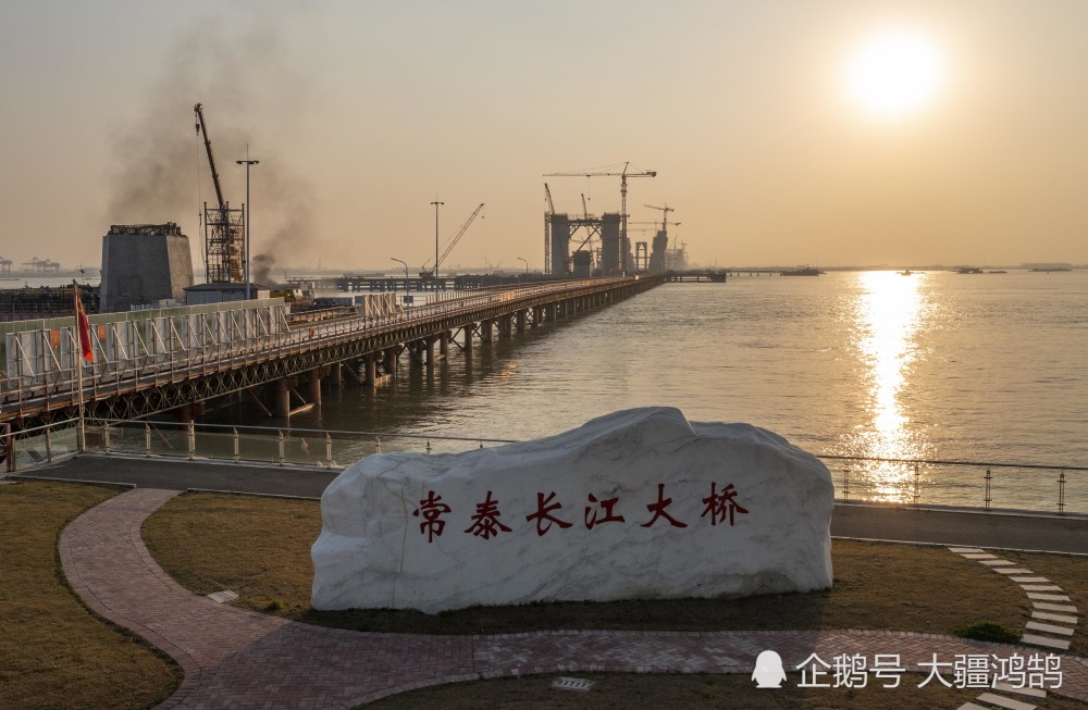江苏泰州常泰长江大桥5号墩主塔进入下横梁施工阶段