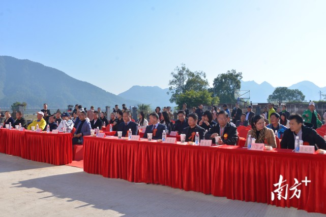 电影《陌上花开》新闻发布会暨开机仪式在沙坊村沙坊粉厂前举行