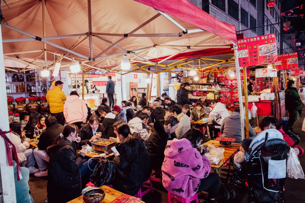 街拍昆明双桥夜市风情街