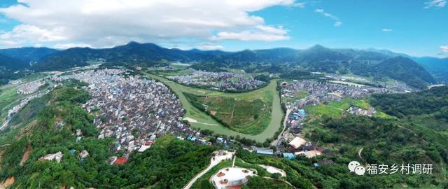 苏堤村位于福安市穆阳镇西北侧,背靠狮岫山,面临穆阳溪,地理位置优越