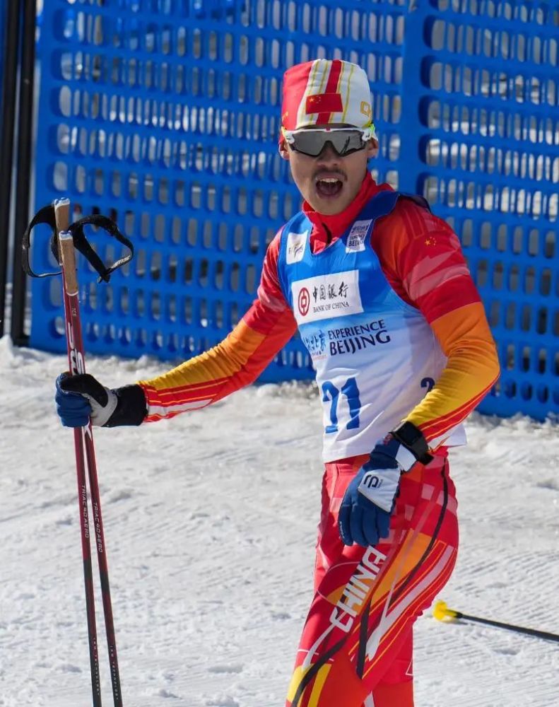 中国选手赵嘉文在越野滑雪10公里比赛后本次测试赛上,多位运动员和