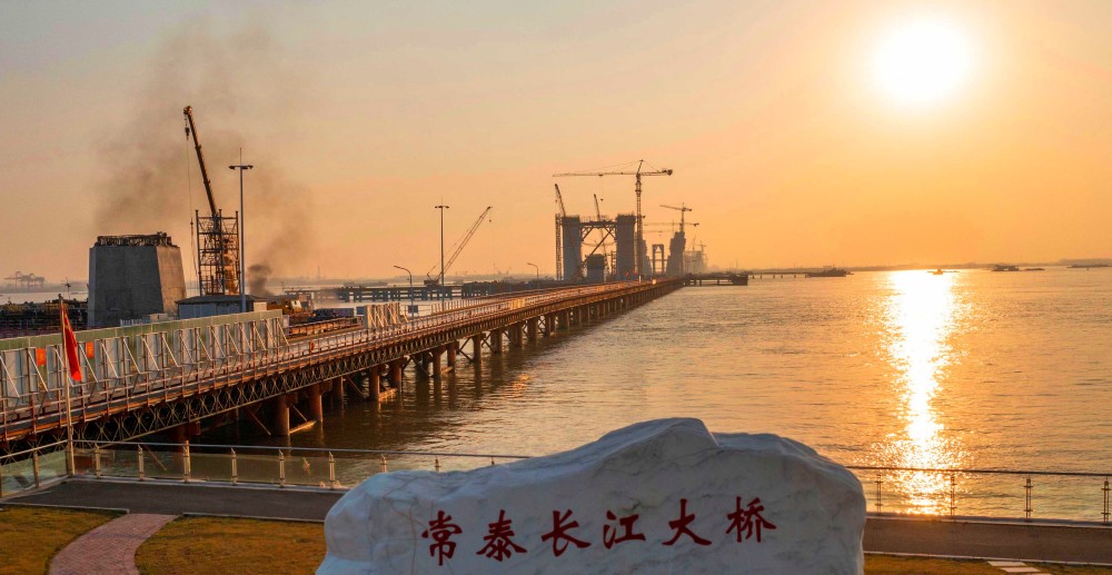 泰州:常泰长江大桥5号墩主塔进入下横梁施工阶段【中经视觉】