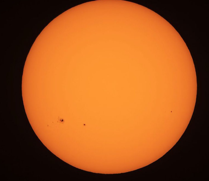 太阳的款待这是大太阳黑子进入到了地球的视野中