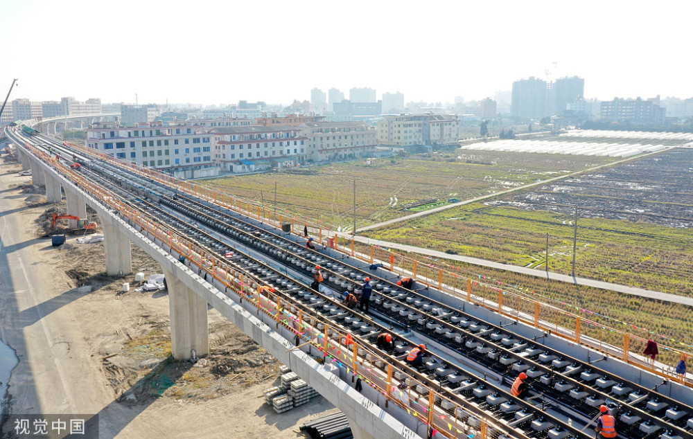 浙江温州市域铁路s2线加紧铺轨