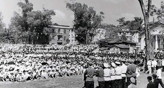 1983年安阳市世纪审判大会男子被当众枪决群众欢呼雀跃
