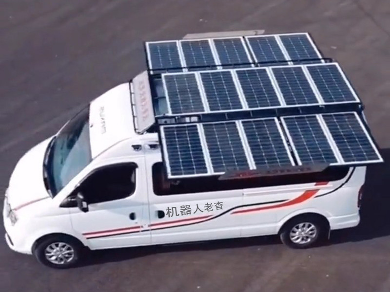 零成本旅行新能源汽车加装伸缩太阳能板纯电动轿车安装折叠光伏板