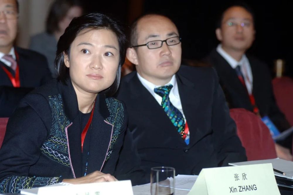 易事特董事长小老婆