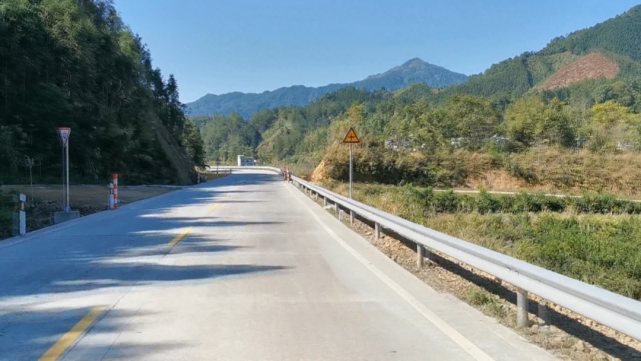 起于梧州市蒙山县,接国道g321蒙山至太平二级公路,终于桂平市金田镇