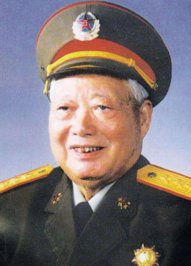 他曾担任北京军区政委,1964年授少将,1988年授上将,享年97岁