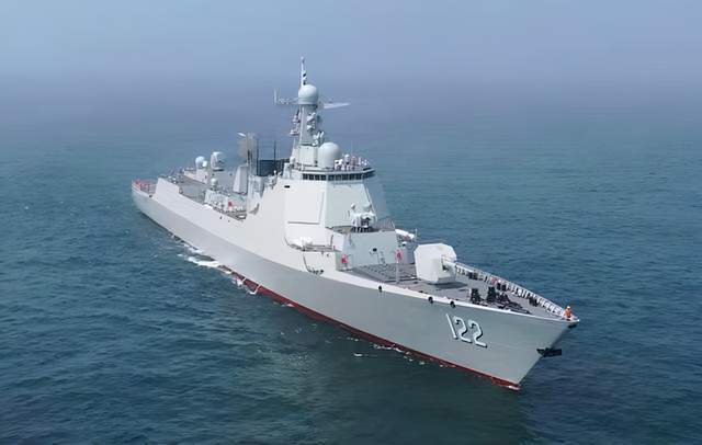 075型首舰和10艘防空驱逐舰入列2021年海军接收新舰规模可观