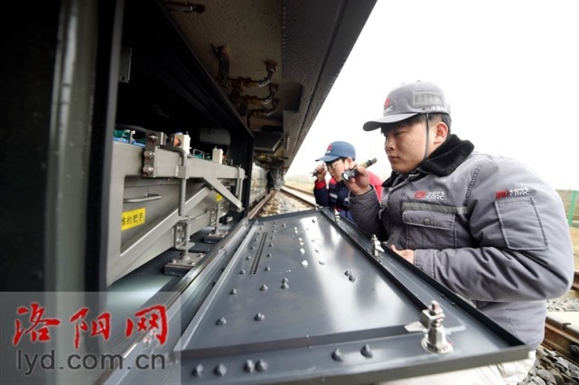 该车辆将在淋雨实验和动态调试检测合格后,运抵地铁2号线刘富村车辆段