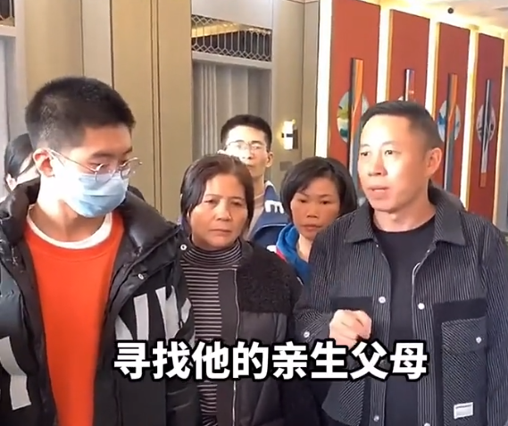 孙卓得知身世后,养父母只关心民警咋说的,网友:害怕坐牢?