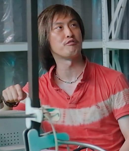 《奇迹》幕后欢乐多,许君聪发型太逗了,易烊千玺看到就想笑