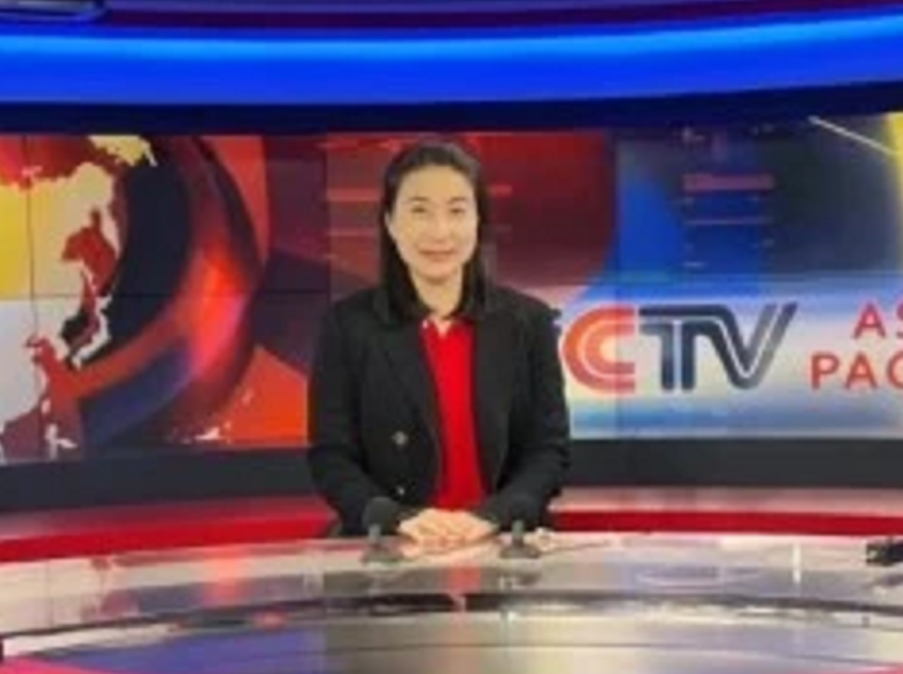 郭晶晶央视脸美到开挂穿中国红衬衫登上cctv太有排面气场超强