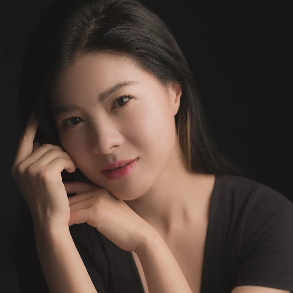 贾母贾母携贾府的"家长们/丁美婷饰 王熙凤李黎饰 薛宝钗付雅文饰