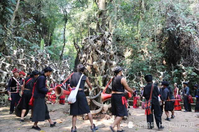 1958年,一家7口被砍头祭祀;同年,佤族砍人头祭谷的习俗被禁止