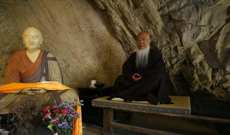 杨彦的突然出家让人不解,也许这就是一种佛缘吧
