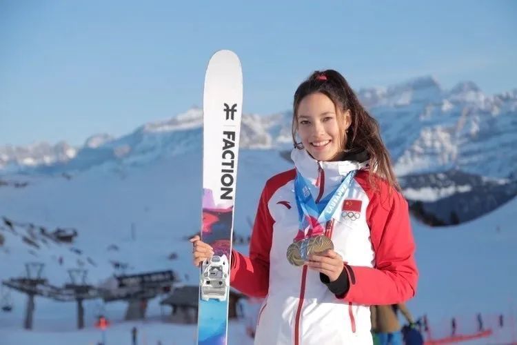 激浪自由式滑雪巡回赛铜山站谷爱凌夺得女子超级u型场地技巧冠军