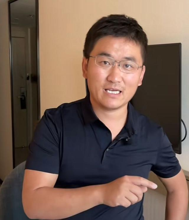 姜涛小羽毛楼梯间接吻被拍,女徒弟当晚离开姜家大院