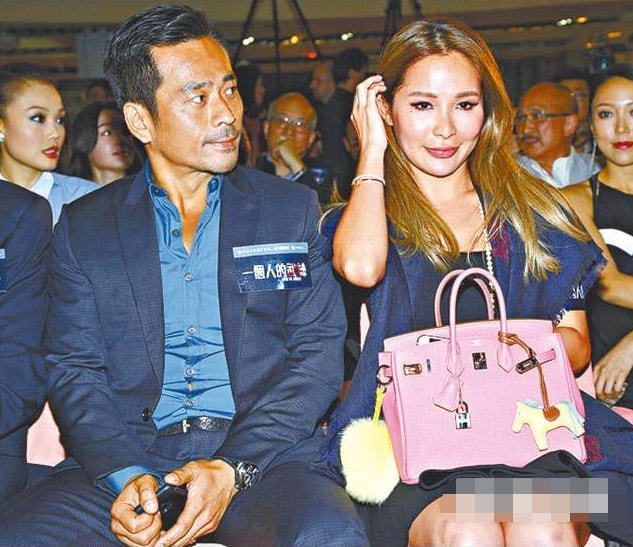 洗米华有过两段婚姻第一任妻子叫杨素梅是个商界女强人