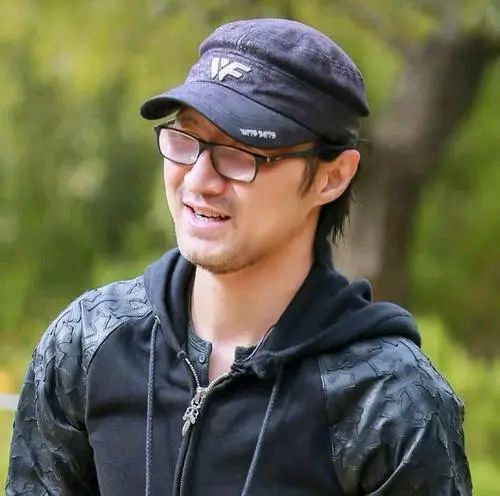 十二位50岁以上的男明星看看差别有多大