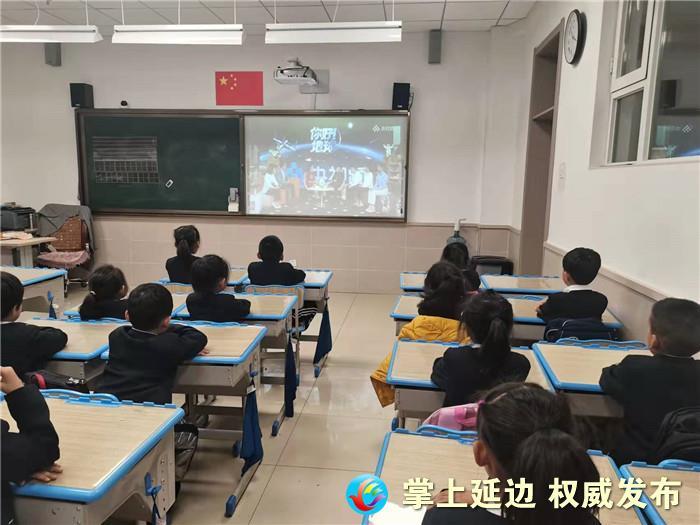 晨报快讯延吉市延河小学师生观看天宫课堂第一课感受航天科技的魅力