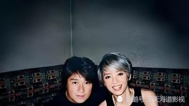 最后的压轴歌曲《夕阳之歌》,改编自梅艳芳的初恋男友近藤真彦的歌曲