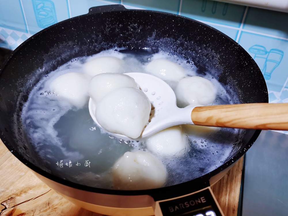 鲜肉汤圆的家常做法,馅香汤鲜味美,比饺子更软糯爽滑