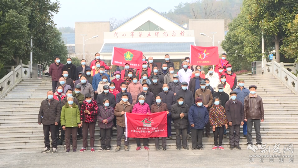当天上午,在大悟县残联组织下,40名残疾人朋友走进大悟县芳畈镇白果树