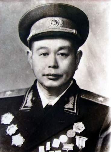 张汝光张步峰,开国少将,河南安阳人,1914年出生,1999年10月28日逝世.