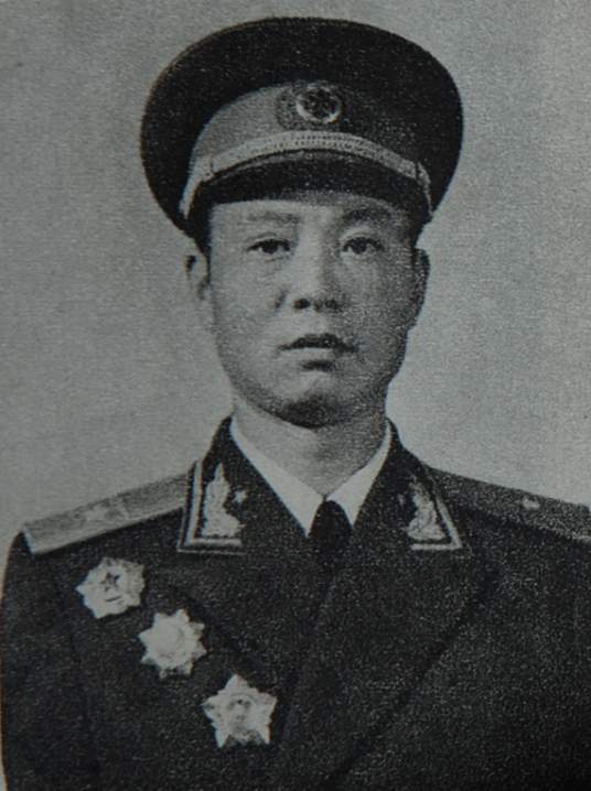 张汝光张步峰,开国少将,河南安阳人,1914年出生,1999年10月28日逝世.