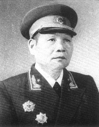 张英辉张明远,开国少将,甘肃岷县人,1911年出生,1996年3月20日逝世.