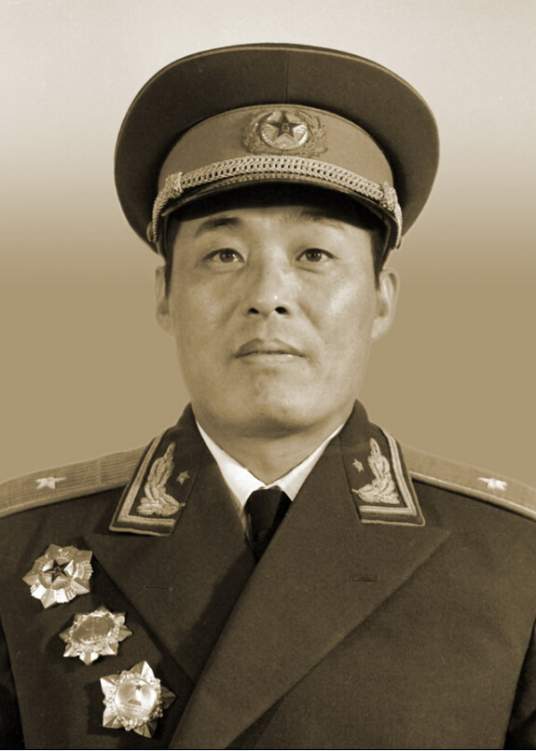 张百春张光华,开国少将,江西宁都人,1912年出生,1986年10月10日逝世.