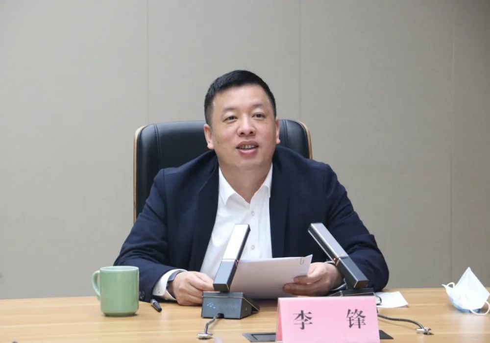 象山县委副书记,代县长李晓东出席会议.