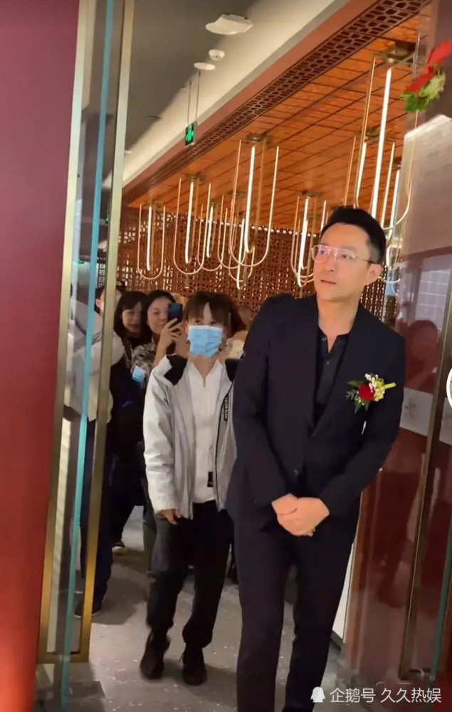 汪小菲出席成都麻六记开业典礼