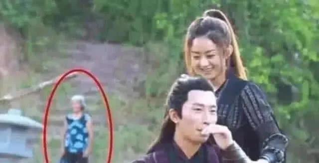 史上最尬的穿帮镜头张三丰穿耐克鞋我忍了穿越的姨妈巾太明显了吧