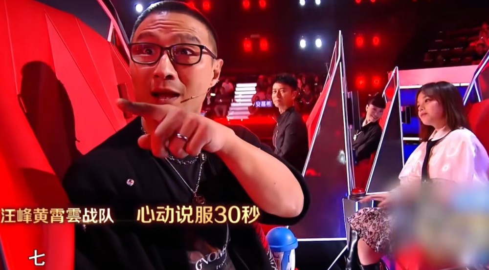 《好声音2021》最"尴尬"的导师,说服不了汪峰,镜头还少得可怜